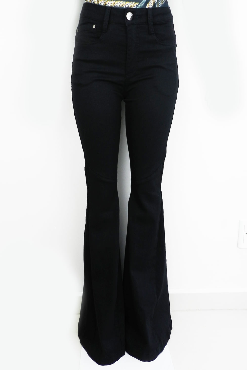 calça flare carmim